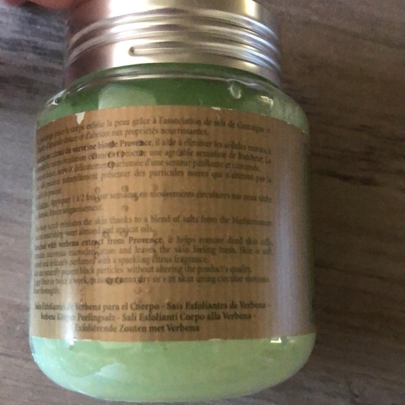 New L'Occitane Verveine Body Salt Scrub (14.1 oz) - Picture 5 of 8